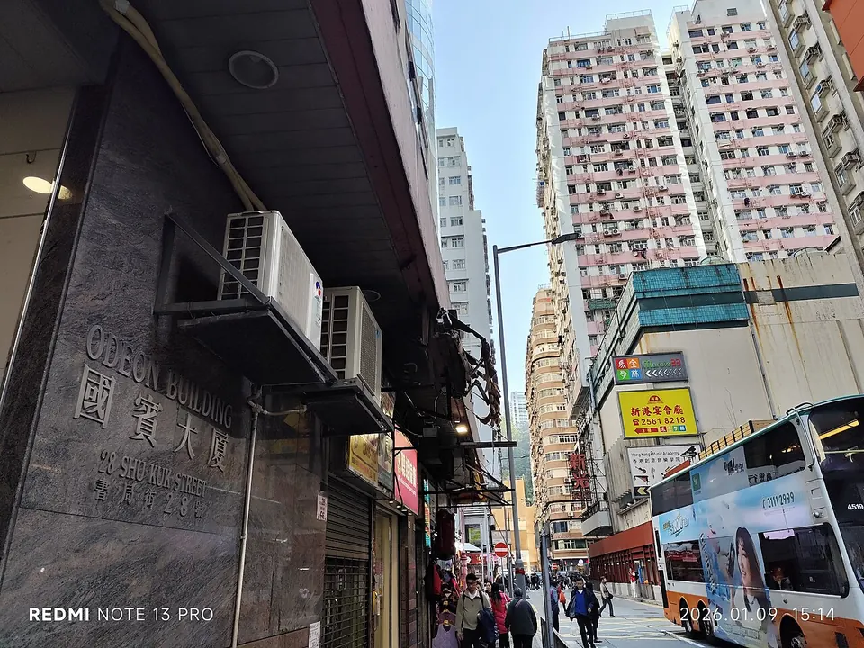 國賓大廈入口外牆